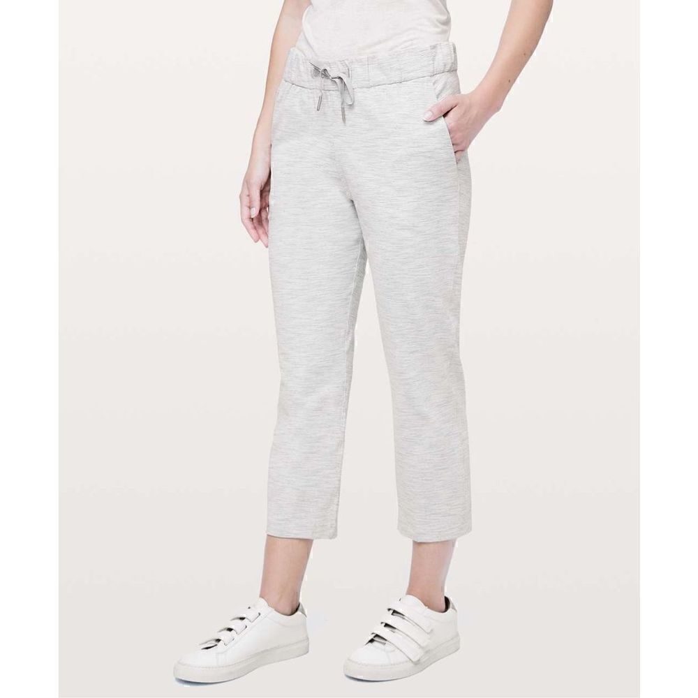 Lululemon On The Fly Crop *23 size 4